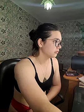 Snapshot of Albi_Glow chatting on 10-11-25, 02:55 Albi Glow online show from 10-11-25, 02:55