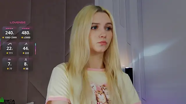 SaraHearts online show from 11-21-25, 01:37