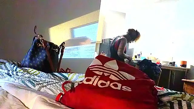 CinnaCakesss online show from 10-30-25, 06:41