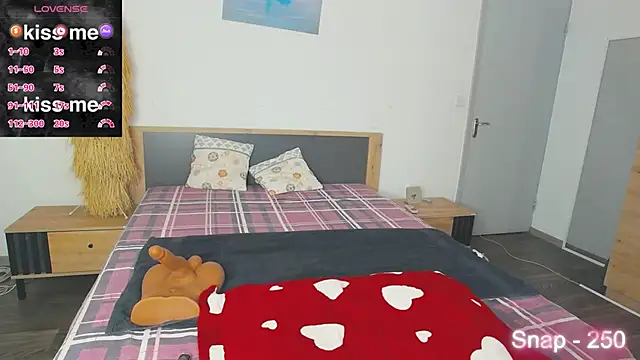 Snapshot of EvaLone1 chatting on 09-19-25, 07:10 EvaLone1 online show from 09-19-25, 07:10