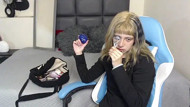 Amnesia  online show from 09-12-25, 01:11