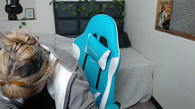 Amnesia  online show from 09-23-25, 12:41