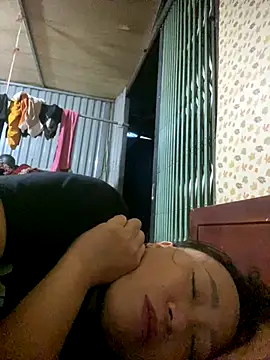 Snapshot of Dunmii chatting on 10-14-25, 11:27 Dunmii online show from 10-14-25, 11:27