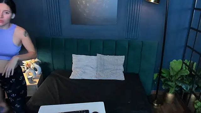 aliceandsia online show from 09-10-25, 03:39