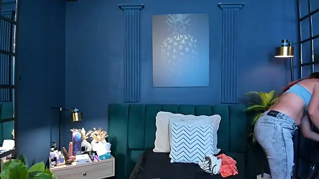 aliceandsia online show from 12-19-25, 03:19