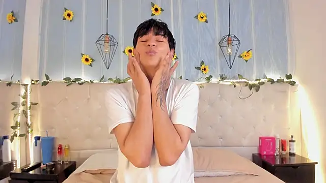 AleAurarashi online show from 10-06-25, 07:44