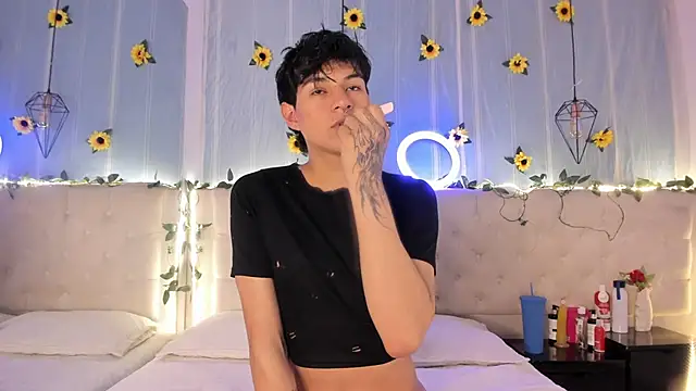 AleAurarashi online show from 11-13-25, 04:33