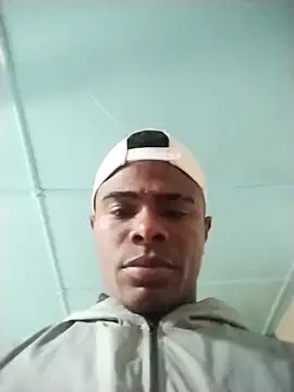 Snapshot of _yefez chatting on 12-22-25, 10:18 yefez online show from 12-22-25, 10:18