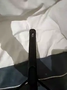 Snapshot of AAASuck chatting on 10-24-25, 02:35 AAASuck online show from 10-24-25, 02:35