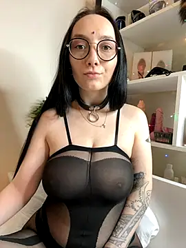 Snapshot of Jinhee_Tiny chatting on 09-29-25, 09:03 Jinhee Tiny online show from 09-29-25, 09:03