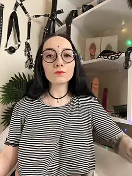 Snapshot of Jinhee_Tiny chatting on 10-01-25, 09:37 Jinhee Tiny online show from 10-01-25, 09:37