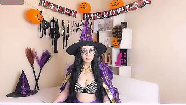 Snapshot of Jinhee_Tiny chatting on 10-31-25, 03:13 Jinhee Tiny online show from 10-31-25, 03:13