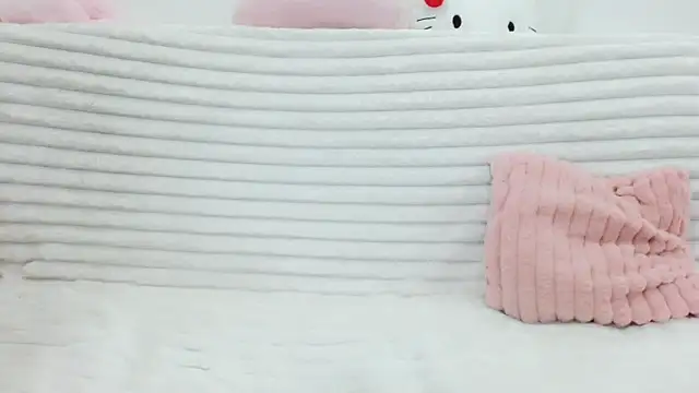 Emmahahaha17 online show from 02-05-26, 03:27