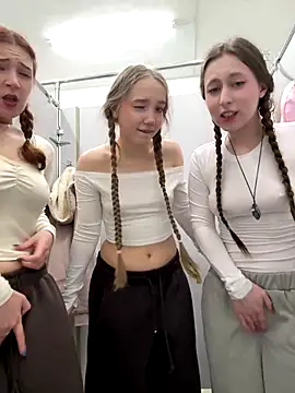 FroggyAnna online show from 12-15-25, 06:56