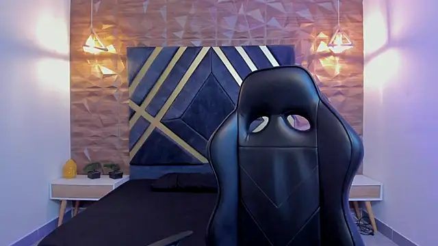 Alana cox  online show from 12-04-25, 11:24