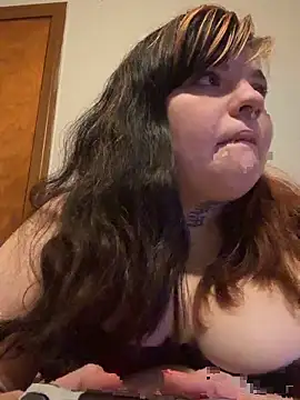 Snapshot of juicygoth chatting on 10-11-25, 01:05 juicygoth online show from 10-11-25, 01:05