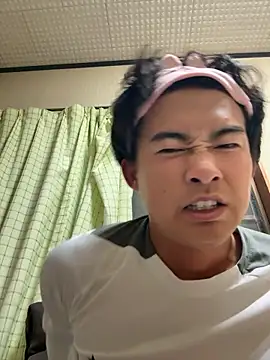 Snapshot of shoma2003 chatting on 10-21-25, 01:01 shoma2003 online show from 10-21-25, 01:01