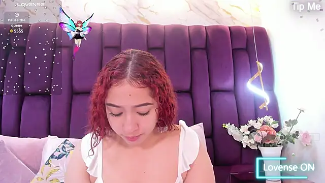 Snapshot of megannherrera chatting on 10-23-25, 11:53 megannherrera online show from 10-23-25, 11:53