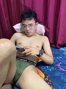 Snapshot of rand1101 chatting on 10-05-25, 10:40 rand1101 online show from 10-05-25, 10:40