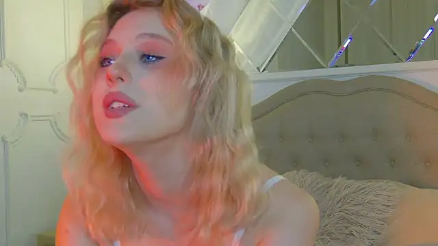 Snapshot of CaitlinSugar chatting on 11-17-25, 04:51 CaitlinSugar online show from 11-17-25, 04:51