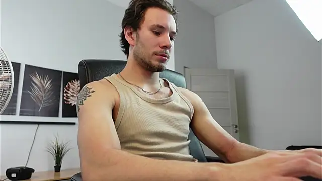 Snapshot of Ethan_Fyre chatting on 10-11-25, 09:41 Ethan Fyre online show from 10-11-25, 09:41