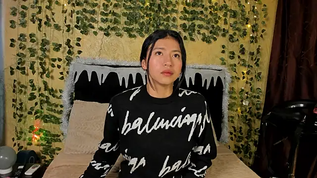 Snapshot of Tiffany_Nm chatting on 12-22-25, 02:25 Tiffany Nm online show from 12-22-25, 02:25