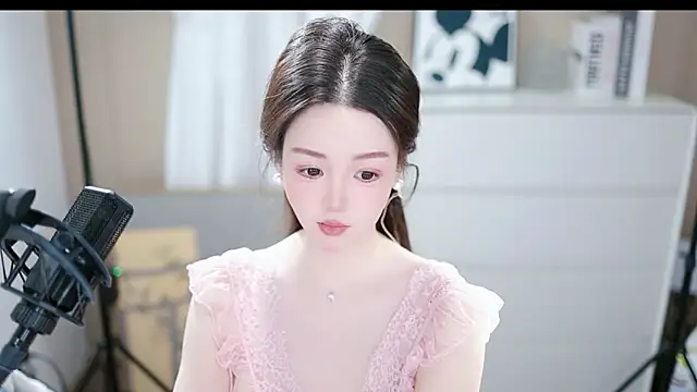 abbyli12 online show from 10-26-25, 01:06