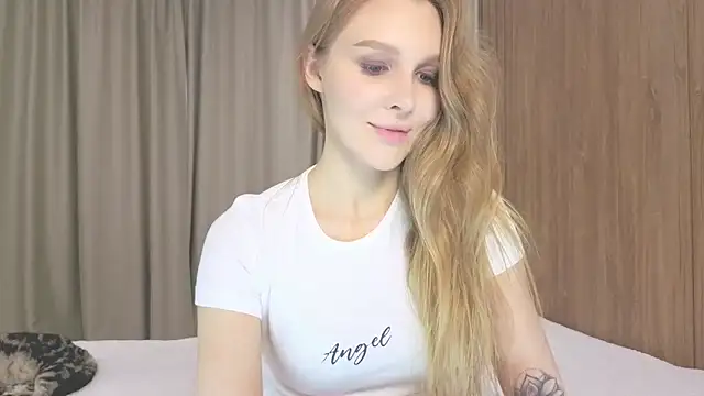 Snapshot of Brigitte_Bardot chatting on 09-22-25, 06:37 Brigitte Bardot online show from 09-22-25, 06:37