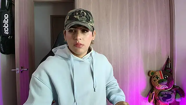 Snapshot of brunothompson3 chatting on 09-10-25, 05:07 brunothompson3 online show from 09-10-25, 05:07