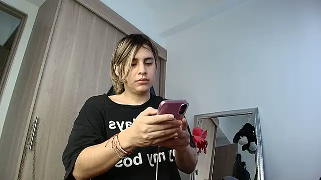 Snapshot of brunothompson3 chatting on 09-15-25, 10:32 brunothompson3 online show from 09-15-25, 10:32