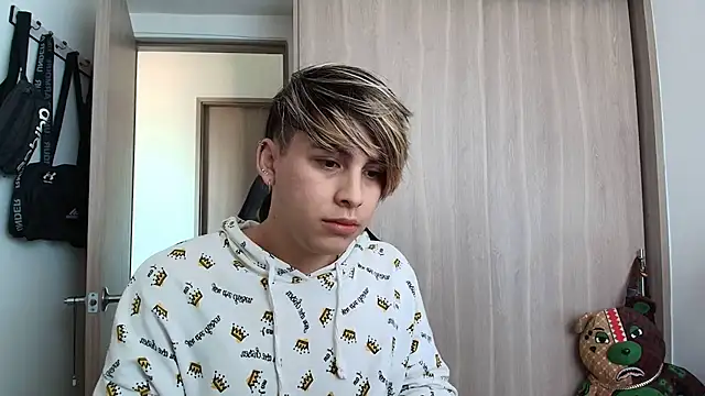 Snapshot of brunothompson3 chatting on 09-21-25, 08:10 brunothompson3 online show from 09-21-25, 08:10