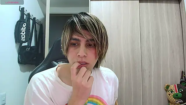 Snapshot of brunothompson3 chatting on 10-11-25, 10:14 brunothompson3 online show from 10-11-25, 10:14