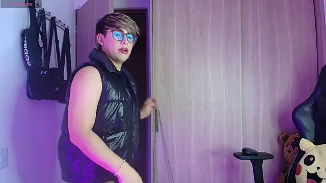 Snapshot of brunothompson3 chatting on 10-13-25, 12:43 brunothompson3 online show from 10-13-25, 12:43