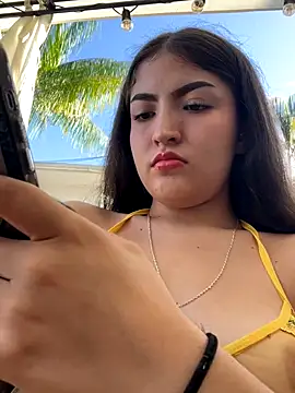 Snapshot of Gaby-Herrera chatting on 10-18-25, 08:42 Gaby-Herrera online show from 10-18-25, 08:42