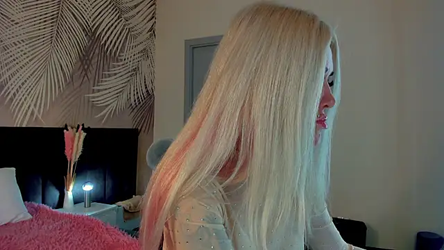 Snapshot of Kira_Key chatting on 09-24-25, 01:31 Kira Key online show from 09-24-25, 01:31