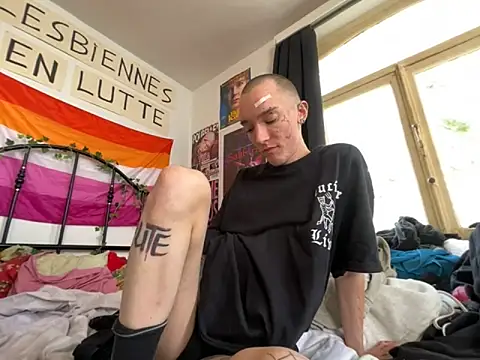 Snapshot of Styxlust chatting on 09-13-25, 01:00 Styxlust online show from 09-13-25, 01:00