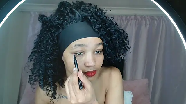 Snapshot of -cleowilliams- chatting on 09-26-25, 09:57 -cleowilliams- online show from 09-26-25, 09:57
