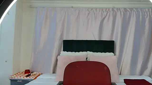 Snapshot of -cleowilliams- chatting on 10-10-25, 10:47 -cleowilliams- online show from 10-10-25, 10:47
