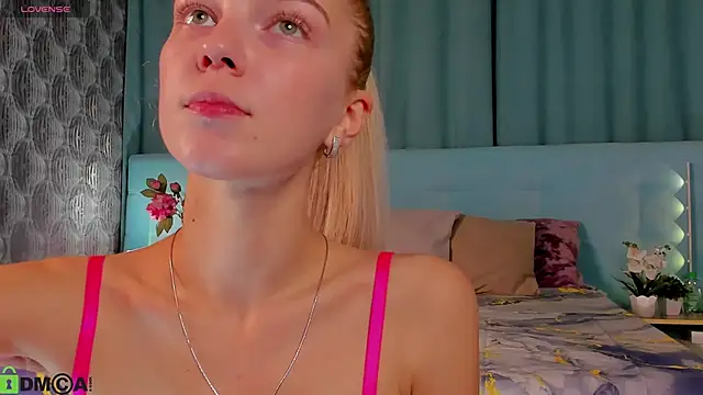 Snapshot of Aurora_Bennet chatting on 09-10-25, 12:43 Aurora Bennet online show from 09-10-25, 12:43