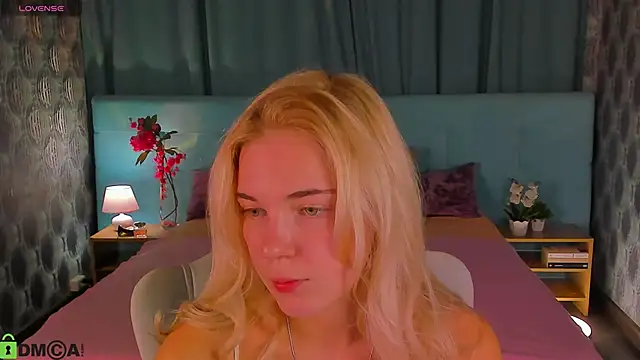 Snapshot of Aurora_Bennet chatting on 09-22-25, 12:01 Aurora Bennet online show from 09-22-25, 12:01