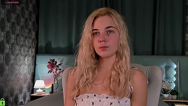 Snapshot of Aurora_Bennet chatting on 09-24-25, 12:03 Aurora Bennet online show from 09-24-25, 12:03