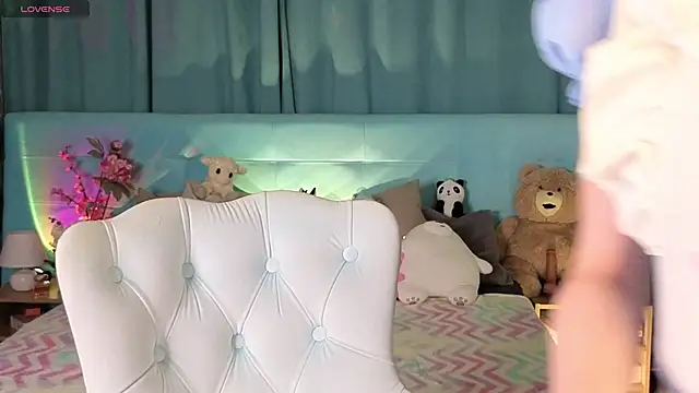 Snapshot of Aurora_Bennet chatting on 11-10-25, 12:42 Aurora Bennet online show from 11-10-25, 12:42