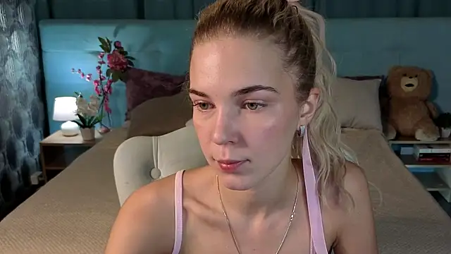 Snapshot of Aurora_Bennet chatting on 11-21-25, 01:04 Aurora Bennet online show from 11-21-25, 01:04