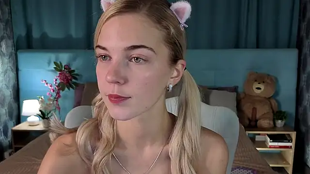 Snapshot of Aurora_Bennet chatting on 12-01-25, 11:10 Aurora Bennet online show from 12-01-25, 11:10