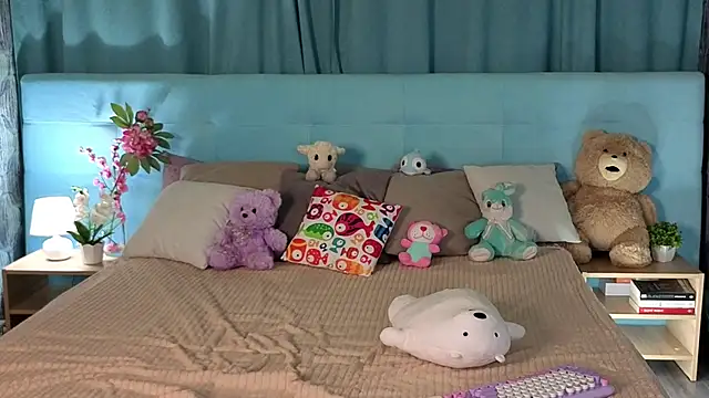 Snapshot of Aurora_Bennet chatting on 12-03-25, 01:02 Aurora Bennet online show from 12-03-25, 01:02