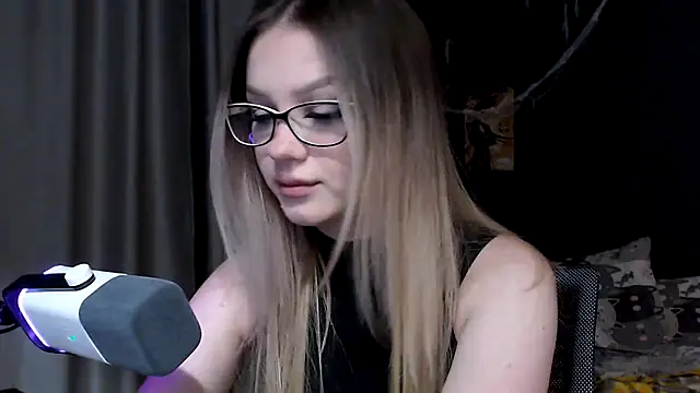 Snapshot of VelvetRush_ chatting on 11-09-25, 12:58 VelvetRush online show from 11-09-25, 12:58