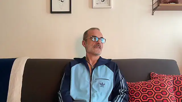 Snapshot of Milkywaymen chatting on 10-21-25, 11:55 Milkywaymen online show from 10-21-25, 11:55