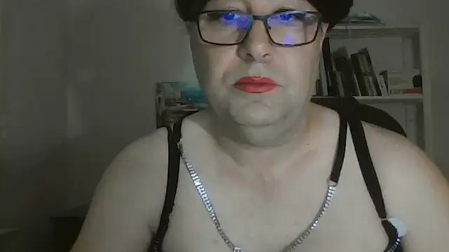 Snapshot of nataliacd chatting on 09-12-25, 02:17 nataliacd online show from 09-12-25, 02:17