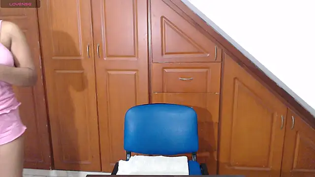 Snapshot of veronica_em1 chatting on 11-10-25, 03:22 veronica em1 online show from 11-10-25, 03:22