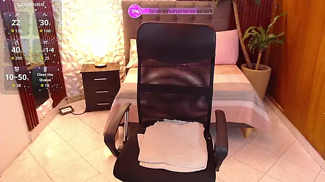 Snapshot of veronica_em1 chatting on 02-12-26, 01:06 veronica em1 online show from 02-12-26, 01:06